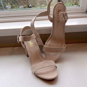 Brand new Arula Cadence wide width block heel sandals